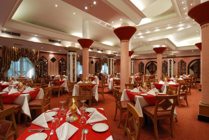 Imagen del bar/restaurante del Hotel Pyramids Resort By Jaz. Foto 8