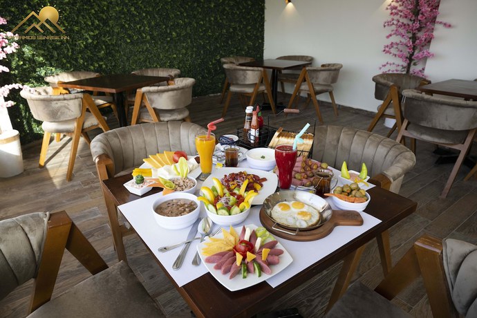 Imagen del bar/restaurante del Hotel Pyramids Sunrise Inn. Foto 11