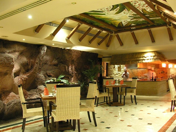 Imagen del bar/restaurante del Hotel Pyramisa Suites Cairo. Foto 3