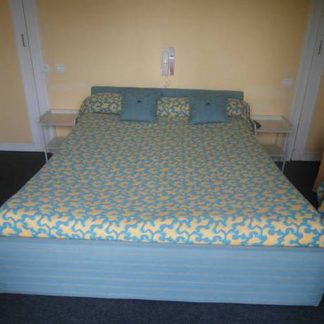 Imagen de la habitación del Hotel Pyr&eacute;n&eacute;es Atlantique. Foto 4
