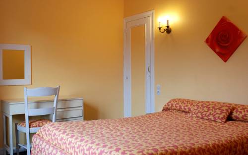 Imagen de la habitación del Hotel Pyr&eacute;n&eacute;es Atlantique. Foto 8