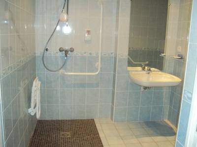 Imagen de la habitación del Hotel Pyr&eacute;n&eacute;es Atlantique. Foto 10