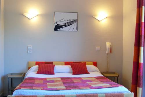 Imagen de la habitación del Hotel Pyr&eacute;n&eacute;es Atlantique. Foto 11
