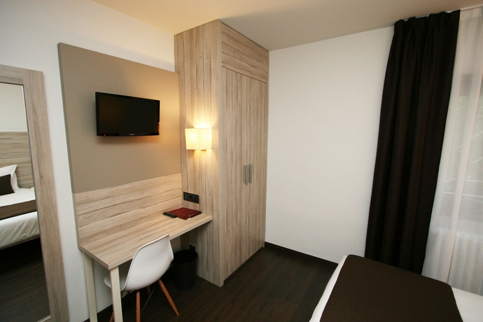 Imagen de la habitación del Hotel Pyrénées. Foto 3