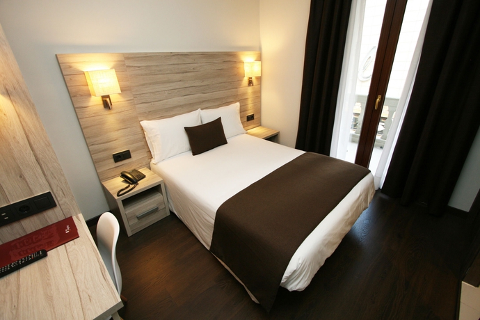 Imagen de la habitación del Hotel Pyrénées. Foto 4