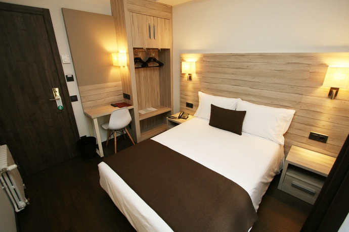 Imagen de la habitación del Hotel Pyrénées. Foto 5