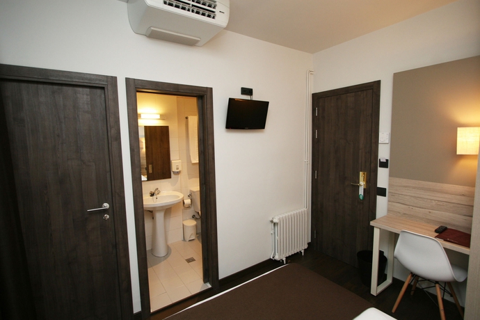 Imagen de la habitación del Hotel Pyrénées. Foto 6