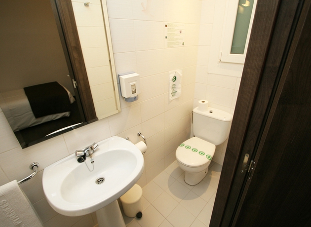 Imagen de la habitación del Hotel Pyrénées. Foto 7