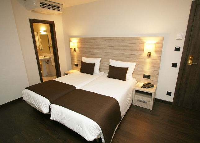 Imagen de la habitación del Hotel Pyrénées. Foto 9