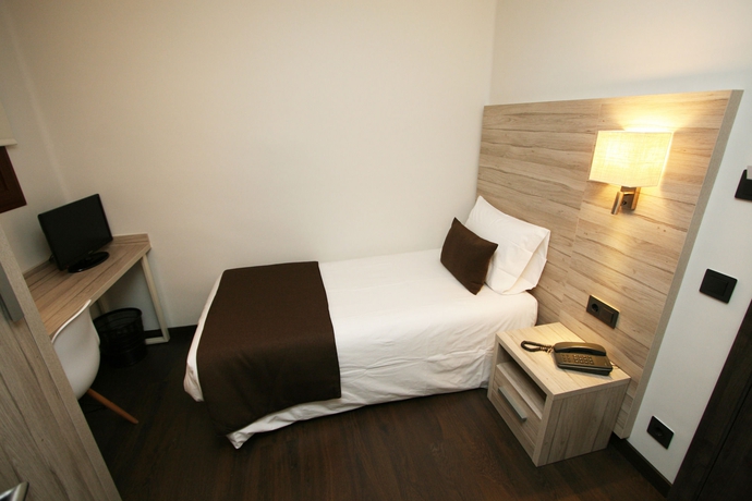 Imagen de la habitación del Hotel Pyrénées. Foto 11