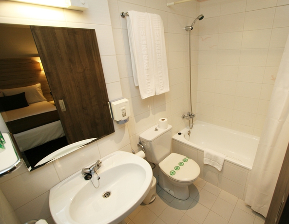 Imagen de la habitación del Hotel Pyrénées. Foto 12