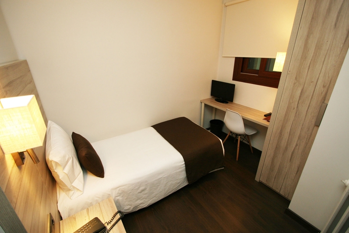 Imagen de la habitación del Hotel Pyrénées. Foto 13