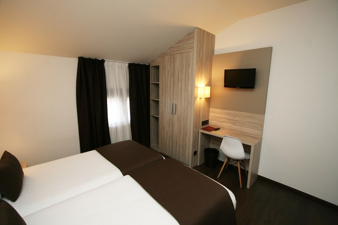 Imagen de la habitación del Hotel Pyrénées. Foto 14
