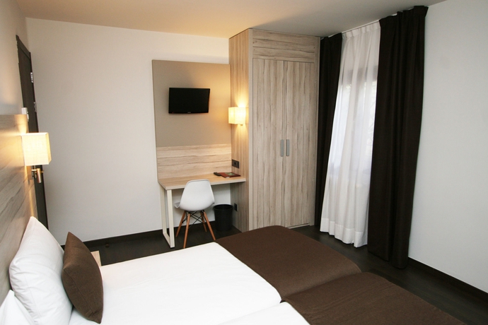 Imagen de la habitación del Hotel Pyrénées. Foto 15