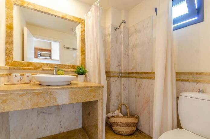 Imagen general del Hotel Pyrgos Blue. Foto 9