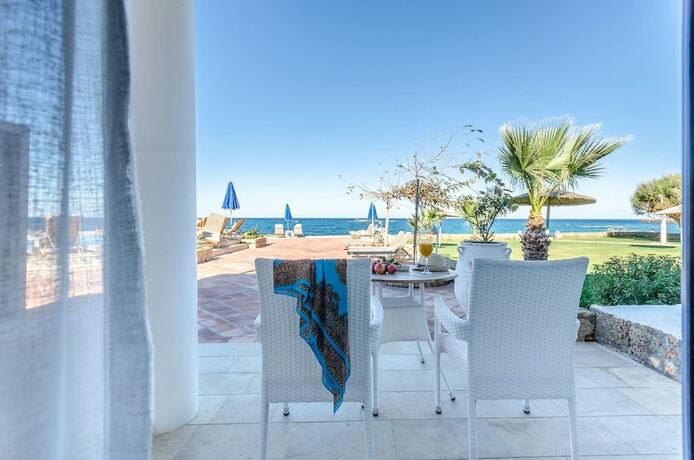 Imagen de la habitación del Hotel Pyrgos Blue. Foto 14