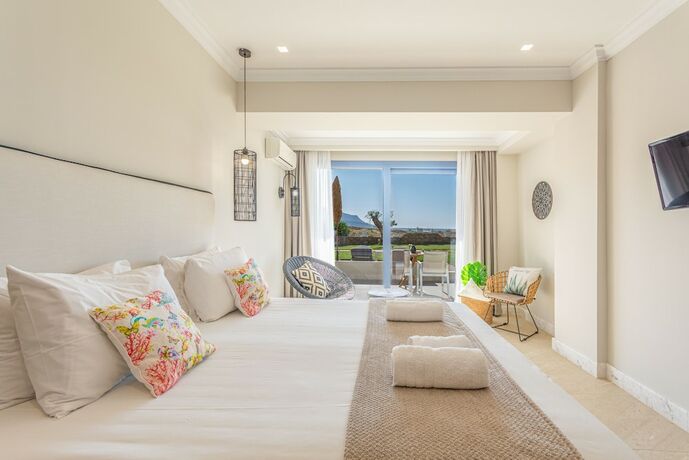 Imagen de la habitación del Hotel Pyrgos Blue. Foto 15