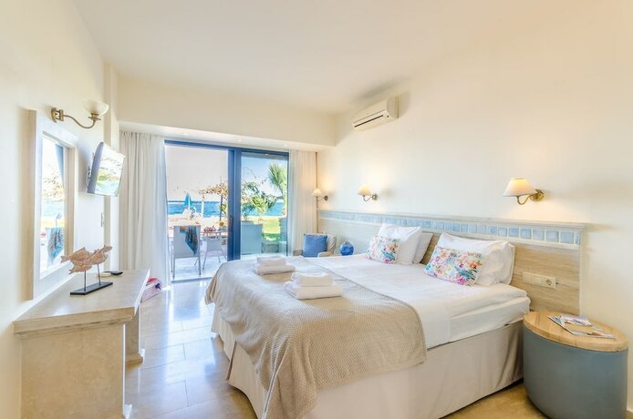 Imagen de la habitación del Hotel Pyrgos Blue. Foto 16