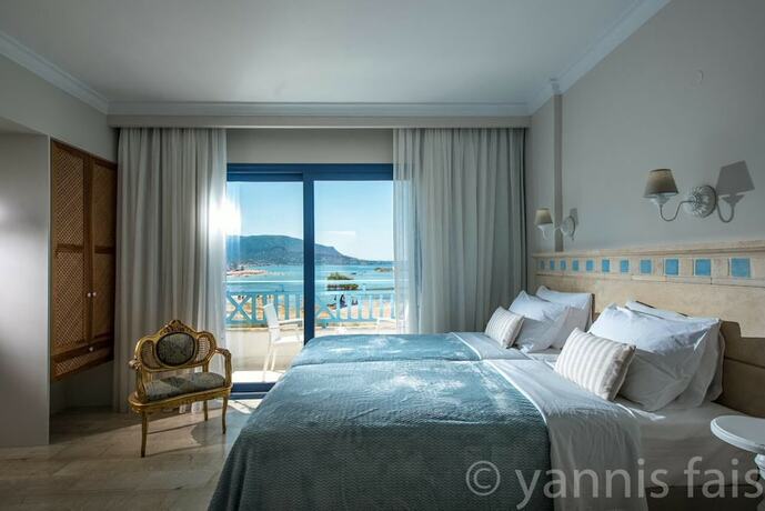 Imagen de la habitación del Hotel Pyrgos Blue. Foto 17