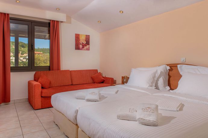 Imagen de la habitación del Hotel Pyrgos Boutique and Suites. Foto 9