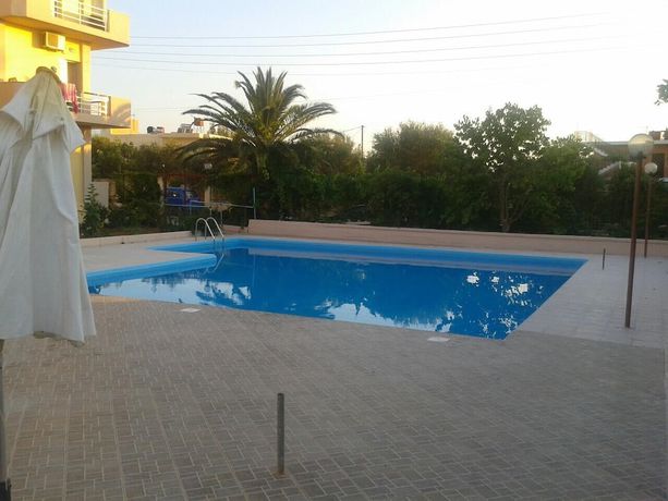 Imagen de la piscina del Hotel Pyrgos. Foto 17