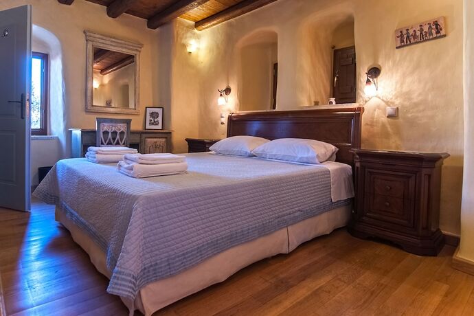 Imagen de la habitación del Hotel Pyrgos Petropoulaki. Foto 19
