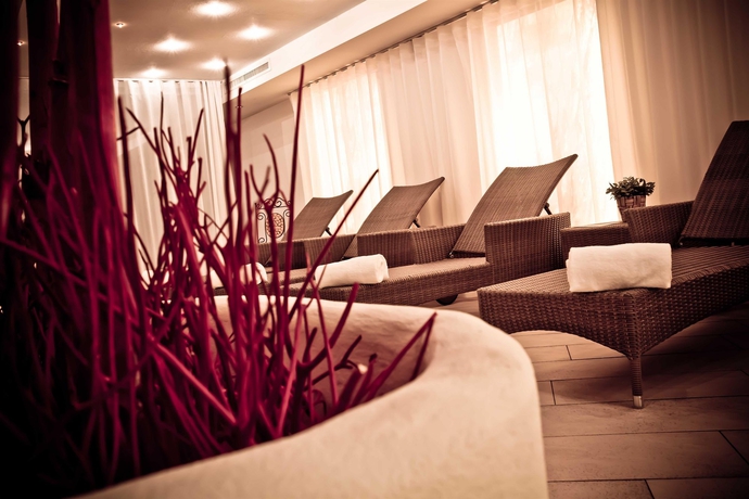 Imagen de la piscina del Hotel Q Maria Theresia. Foto 15