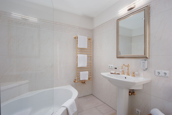 Imagen de la habitación del Hotel Q Maria Theresia. Foto 9