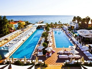 Imagen de la piscina del Hotel Q Premium Resort. Foto 7