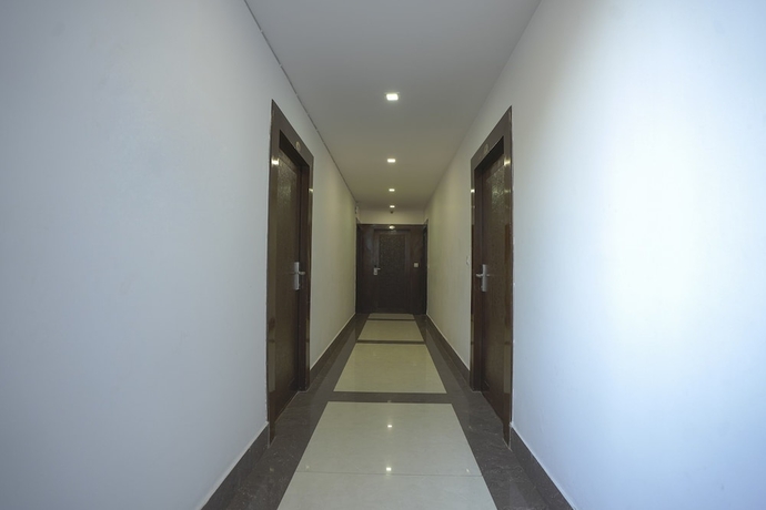 Imagen de los interiores del Hotel Q Saina\'s S K Regency. Foto 16