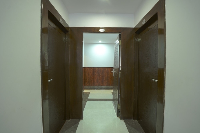 Imagen de los interiores del Hotel Q Saina\'s S K Regency. Foto 17