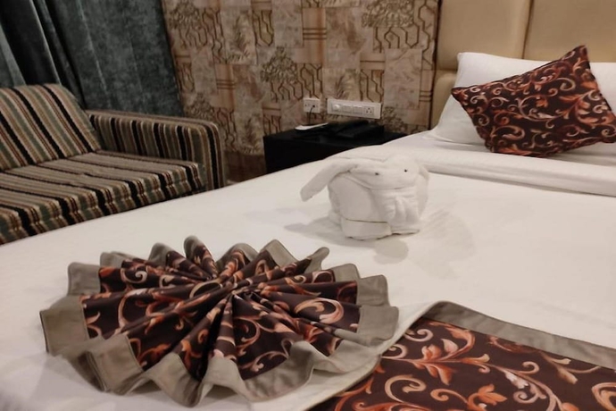 Imagen de la habitación del Hotel Q Saina\'s S K Regency. Foto 9