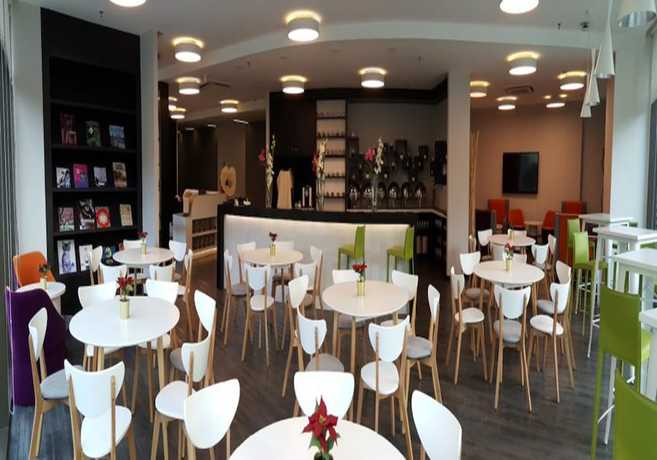 Imagen del bar/restaurante del Hotel Q Stay At Damansara. Foto 5