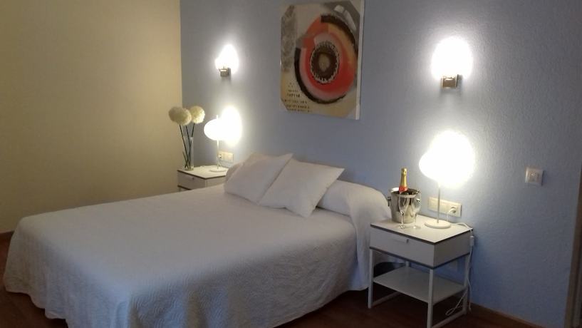 Imagen de la habitación del Hotel Q Viveiro. Foto 13