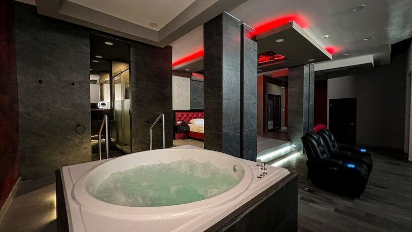 Imagen de la habitación del Hotel QATRO. Foto 15