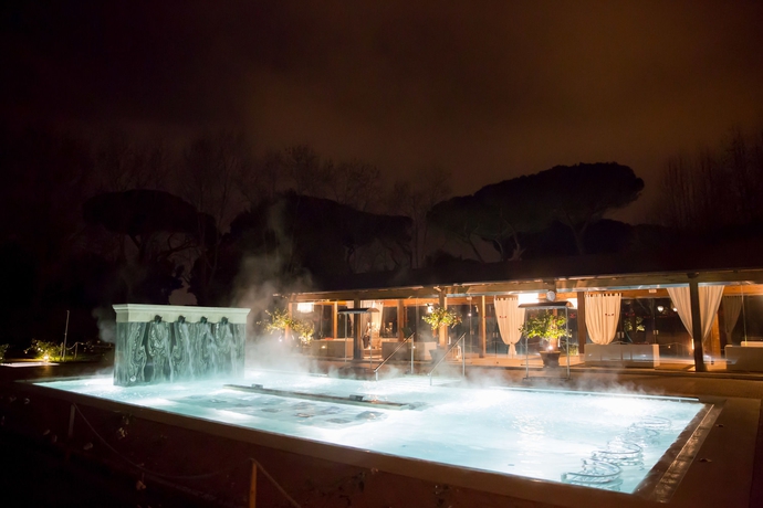 Imagen de los exteriores del Hotel QC Grand Roma. Foto 8
