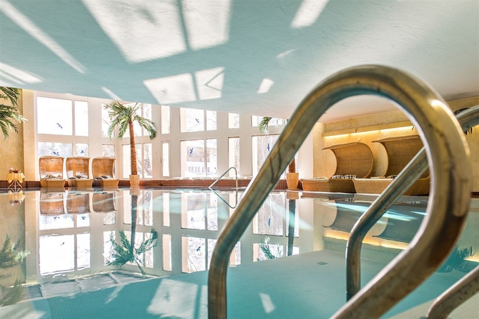Imagen de la piscina del Hotel QUADRATSCHA. Foto 15
