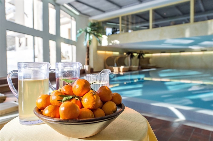Imagen de la piscina del Hotel QUADRATSCHA. Foto 16