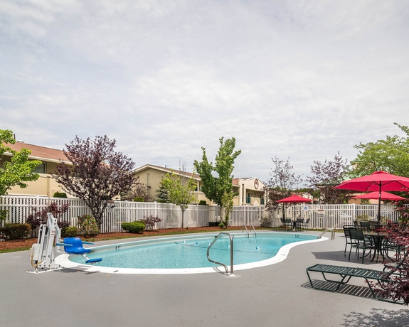 Imagen de la piscina del Hotel QUALITY INN AND SUITES, Lexington. Foto 15