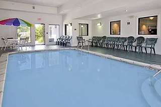 Imagen de la piscina del Hotel QUALITY INN and SUITES, Cedar Rapids. Foto 6