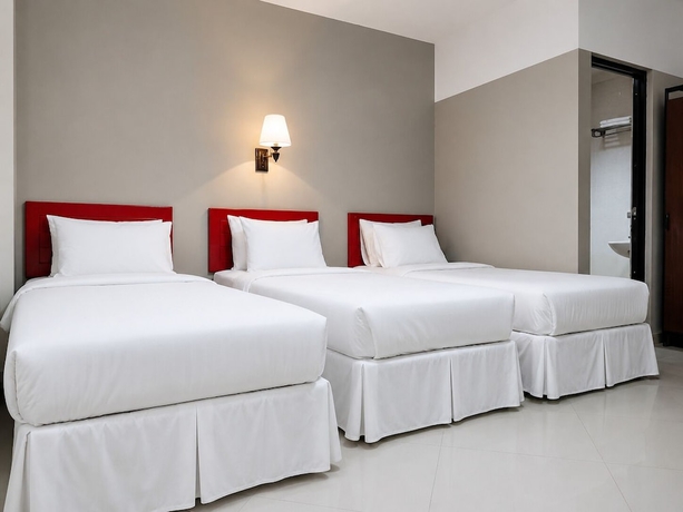 Imagen de la habitación del Hotel QUEEN CITY HOTEL. Foto 12