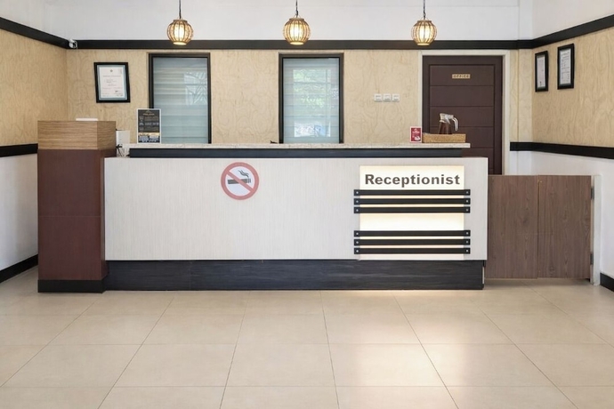 Imagen de los interiores del Hotel QUEEN CITY HOTEL. Foto 16