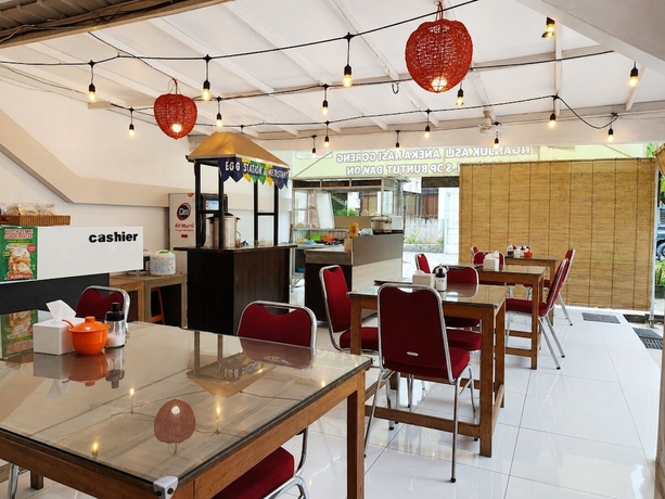 Imagen del bar/restaurante del Hotel QUEEN CITY HOTEL. Foto 3