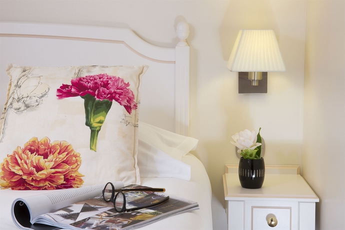 Imagen de la habitación del Hotel QUEEN MARY, París. Foto 3