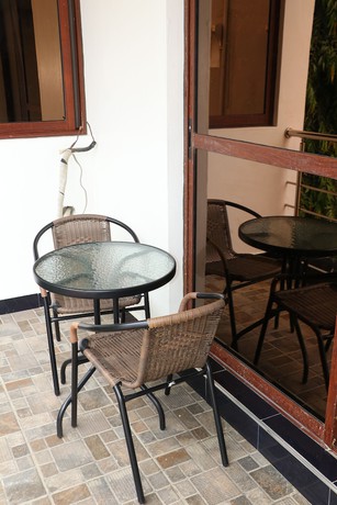 Imagen de los interiores del Hotel QUEENS COURT HOTEL. Foto 10