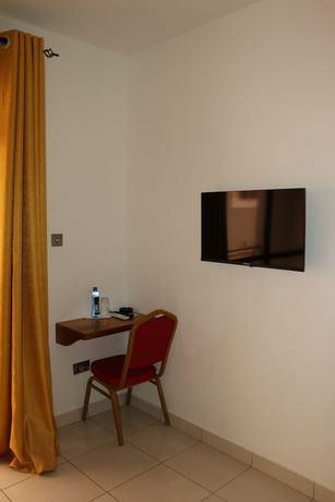 Imagen de la habitación del Hotel QUEENS COURT HOTEL. Foto 8