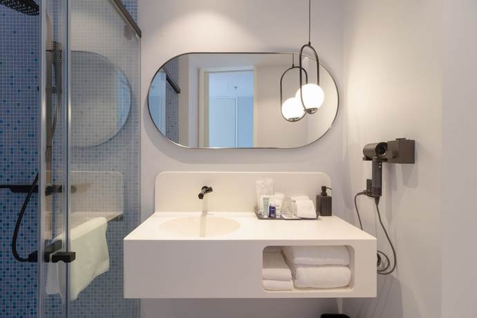 Imagen de la habitación del Hotel QUEENSLAND Bangkok. Foto 5