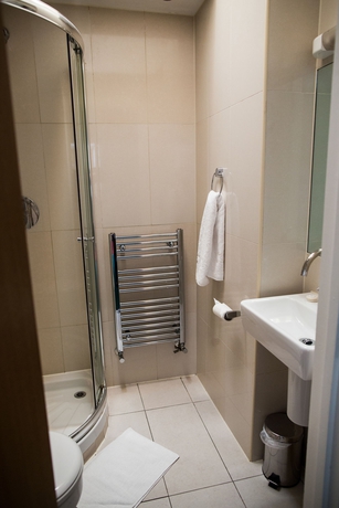 Imagen de la habitación del Hotel QUEENSWAY. Foto 3