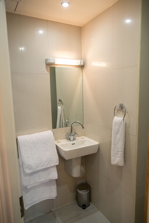 Imagen de la habitación del Hotel QUEENSWAY. Foto 10