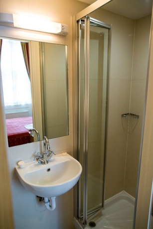 Imagen de la habitación del Hotel QUEENSWAY. Foto 11